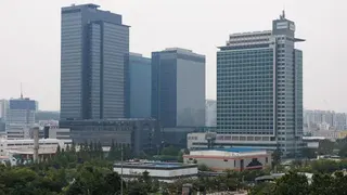 2025年7月16日星期三，韓國水原市三星電子總部大樓。