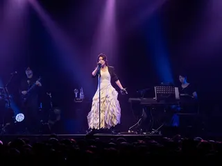 賴雅妍以〈Flow〉揭開演唱會序幕。（圖／寬宏藝術提供）