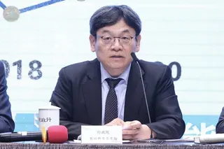 台行政院今天院會後舉行記者會，國發會主委葉俊顯（圖）等人出席，針對瑞士洛桑管理學...