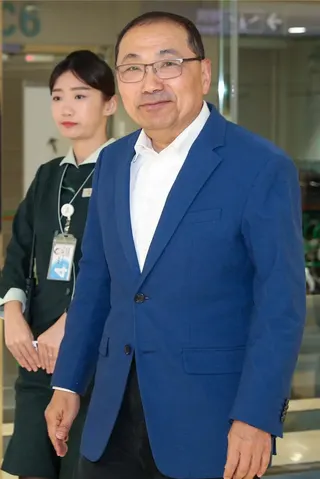 新北市長侯友宜率團赴美參加北美最大自動化技術展「AUTOMATE 2026」後，24日清晨返抵國門。他表示，此行除協助新北企業拓展國際市場，也特別考察美國職棒場館經營及河岸觀光建設經驗，希望作為未來新北大巨蛋及淡水河岸發展的重要參考；至於外界關注的三鶯線通車時程，市府將在完成相關討論後對外公布。（陳麒全攝）