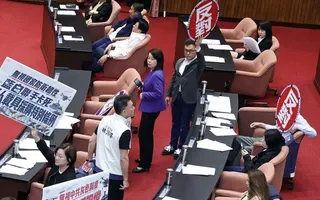 行政院提出經費上限2100億台幣「國防自主無人載具採購特別條例」草案，立法院會2...